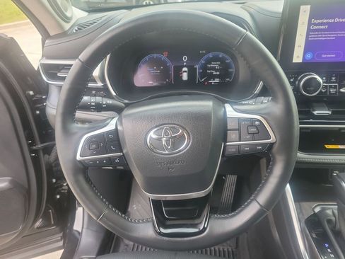 Used 2023 Toyota Highlander Platinum image 27