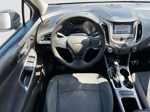 Used 2017 Chevrolet Cruze LT w/ Convenience Package FWD image 21