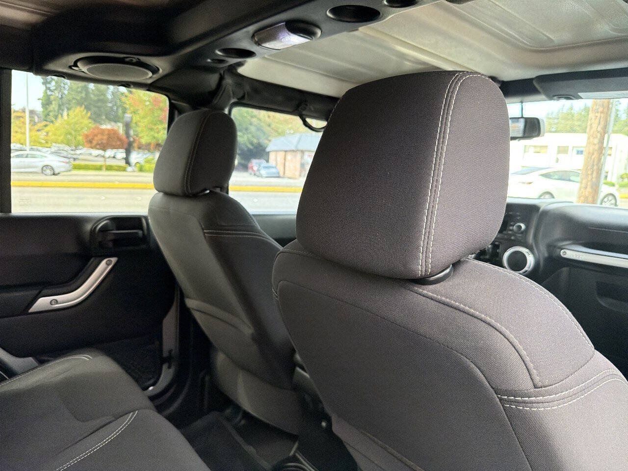 Used 2013 Jeep Wrangler Unlimited Sahara w/ Connectivity Group AWD/4WD image 22