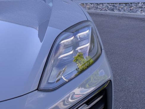 Used 2024 Porsche Cayenne AWD/4WD image 11