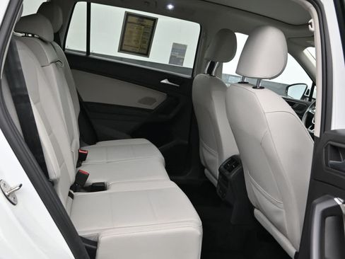Used 2021 Volkswagen Tiguan SE w/ Panoramic Sunroof Package AWD/4WD image 12