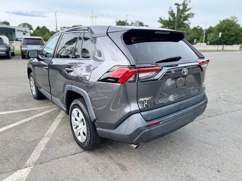 Used 2022 Toyota RAV4 LE AWD/4WD image 4