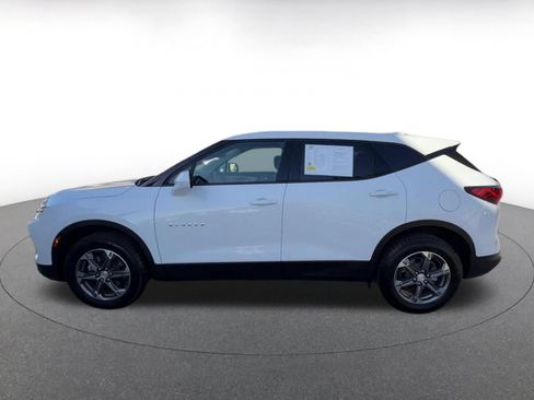 Used 2025 Chevrolet Blazer LT FWD image 9