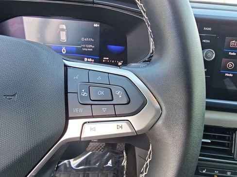 Used 2022 Volkswagen Taos SE image 17