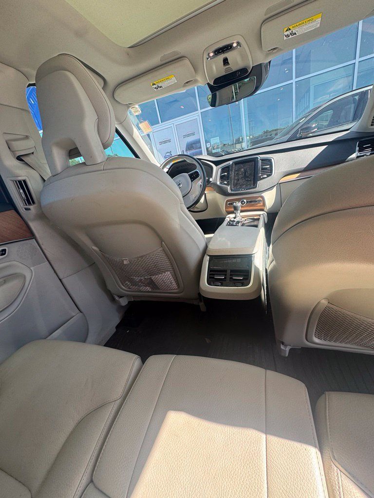 Used 2021 Volvo XC90 T6 Momentum w/ Advanced Package AWD/4WD image 4