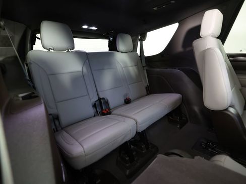 Used 2023 Chevrolet Tahoe Z71 w/ Luxury Package AWD/4WD image 12