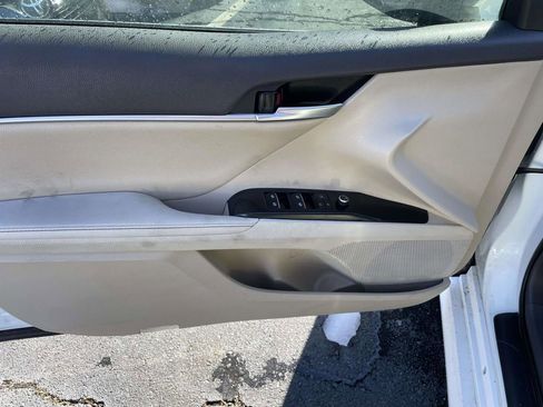 Used 2020 Toyota Camry XLE image 27