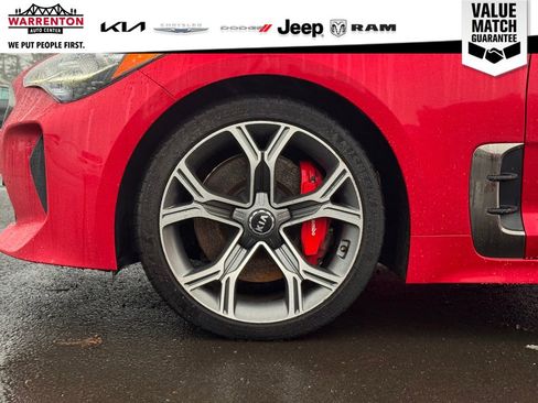 Used 2018 Kia Stinger GT2 image 13