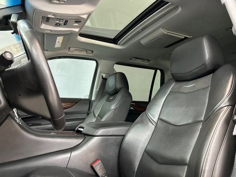 Used 2018 Cadillac Escalade Premium Luxury image 15