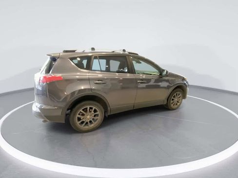 Used 2018 Toyota RAV4 LE image 9