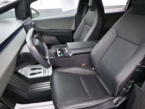 Used 2024 Tesla Cybertruck AWD Crew Cab image 26
