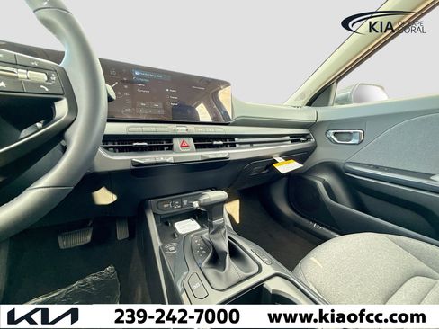 New 2025 Kia K4 EX image 24
