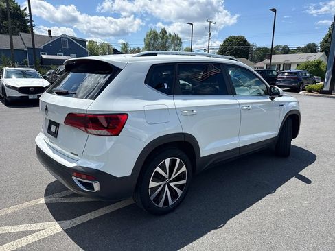 Used 2022 Volkswagen Taos SE FWD image 5