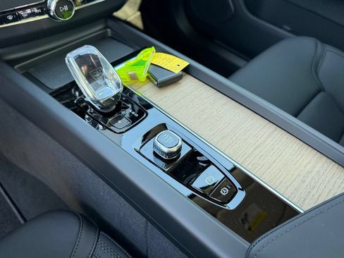 New 2027 Volvo XC60 B5 Plus AWD/4WD image 11