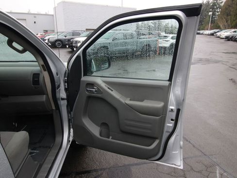 Used 2020 Nissan Frontier SV image 17