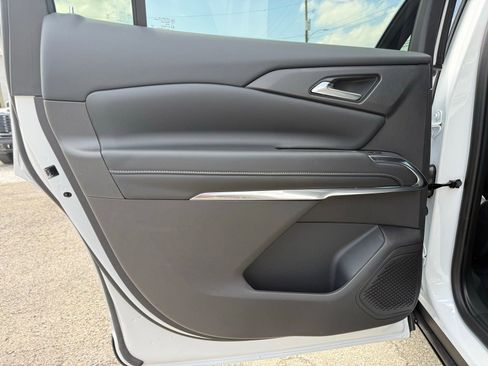 New 2026 Chevrolet Traverse LT w/ Sun and Wheel Package AWD/4WD image 23