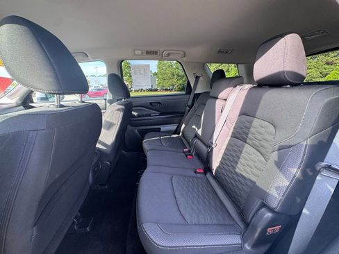 Certified 2024 Nissan Pathfinder SV image 24