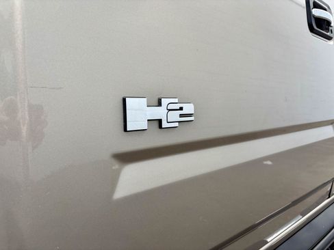 Used 2005 HUMMER H2 w/ Preferred Equipment Group AWD/4WD image 32