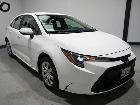 Used 2024 Toyota Corolla LE image 2