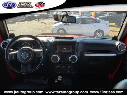 Used 2013 Jeep Wrangler Unlimited Sahara w/ Dual Top Group AWD/4WD image 14