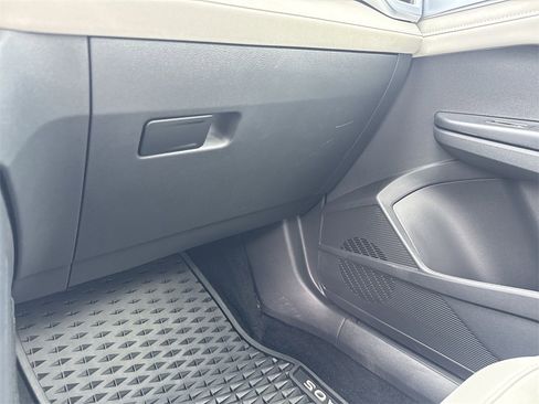 New 2025 Volkswagen Taos SE image 40