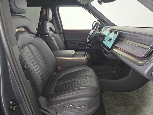 Used 2022 Rivian R1T Launch Edition image 23