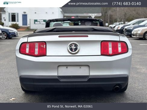 Used 2010 Ford Mustang Convertible RWD image 37