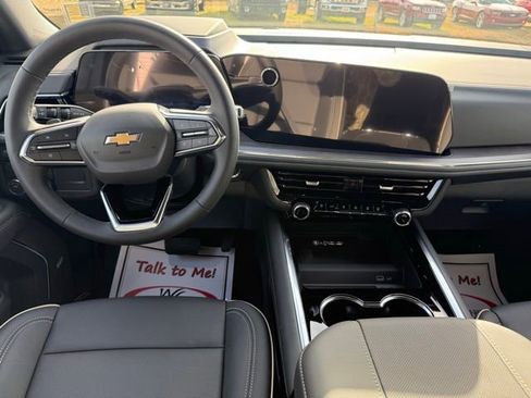 New 2026 Chevrolet Suburban Premier RWD image 20