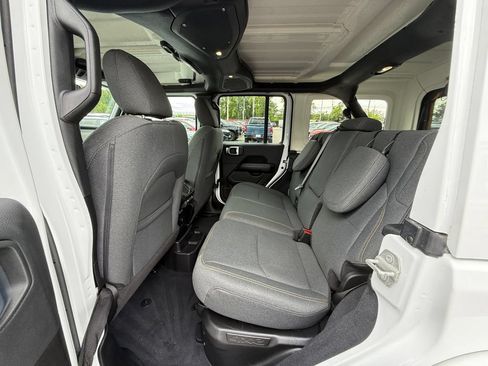 Used 2024 Jeep Wrangler Unlimited Sahara AWD/4WD image 23