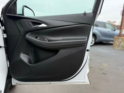 Used 2021 Buick Encore GX Select image 17