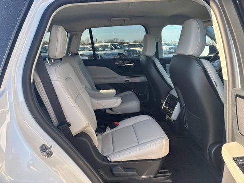 New 2026 Lincoln Aviator AWD image 12