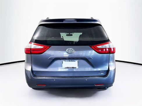 Used 2015 Toyota Sienna XLE w/ XLE Navigation Package FWD image 22