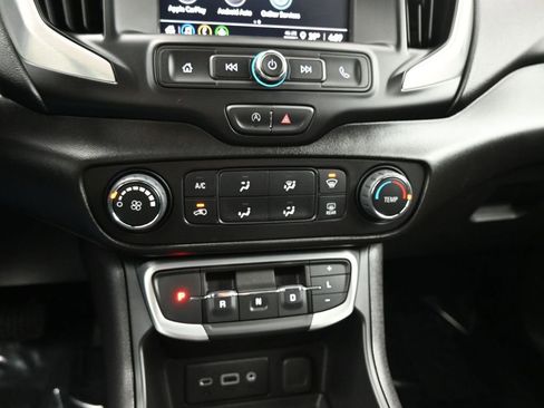 Certified 2024 GMC Terrain SLE image 17