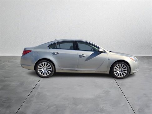 Used 2011 Buick Regal CXL image 5