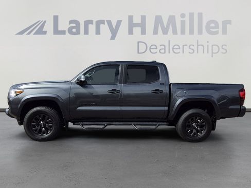 Used 2020 Toyota Tacoma SR5 AWD/4WD image 2