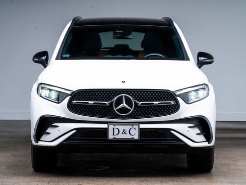 Used 2023 Mercedes-Benz GLC 300 4MATIC w/ AMG Line image 2