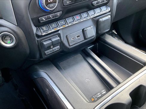 Used 2022 Chevrolet Silverado 2500 LTZ w/ Z71 Chrome Sport Edition image 33