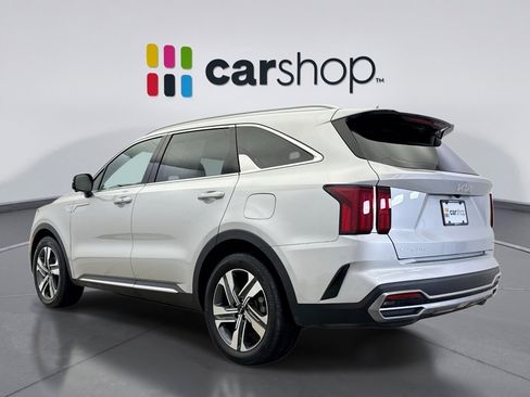 Used 2023 Kia Sorento SX Prestige image 3