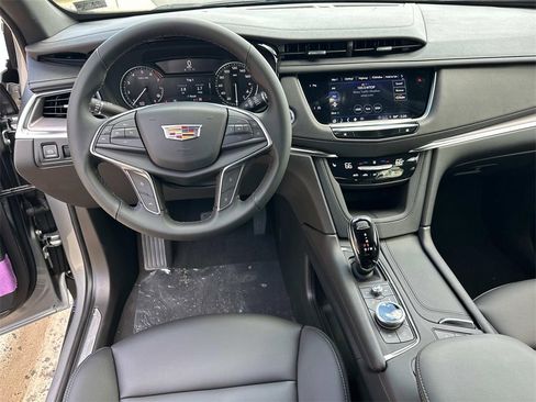 New 2025 Cadillac XT5 Luxury image 17