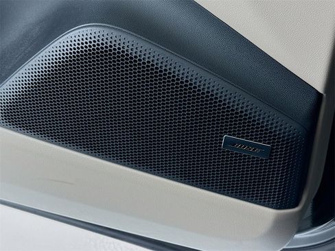 Used 2025 Porsche Macan Electric image 12