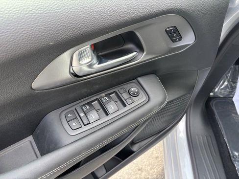 New 2026 Chrysler Pacifica Select image 12