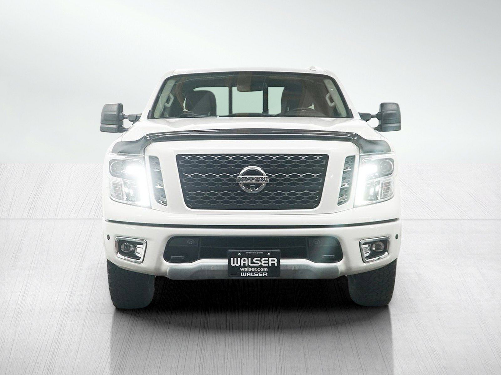 Used 2019 Nissan Titan PRO-4X w/ Pro-4x Convenience Package AWD/4WD image 9