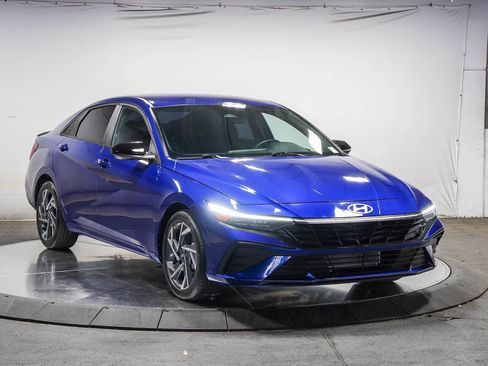 Used 2025 Hyundai Elantra Sport FWD image 5