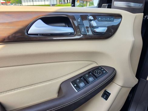 Used 2019 Mercedes-Benz GLE 400 4MATIC image 18