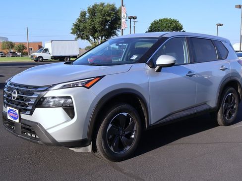Used 2025 Nissan Rogue SV FWD image 9