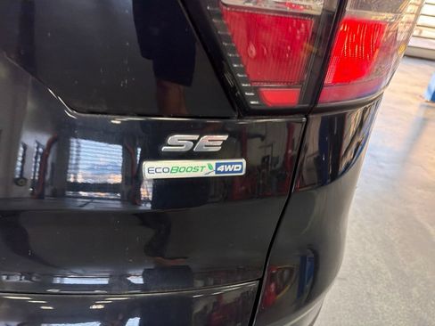 Used 2017 Ford Escape SE w/ Equipment Group 201A AWD/4WD image 8