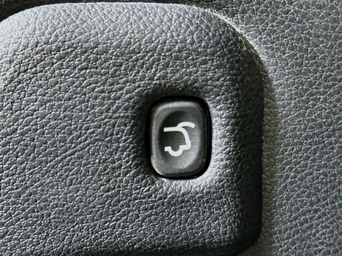 Used 2020 Jeep Grand Cherokee Overland RWD image 30