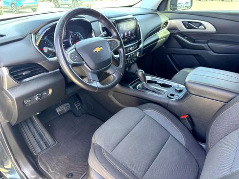 Used 2020 Chevrolet Traverse LT image 11