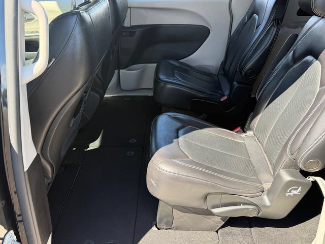 Used 2022 Chrysler Pacifica Touring-L FWD image 21