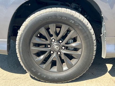 Used 2020 Lexus GX 460 Premium w/ Premium Package image 12